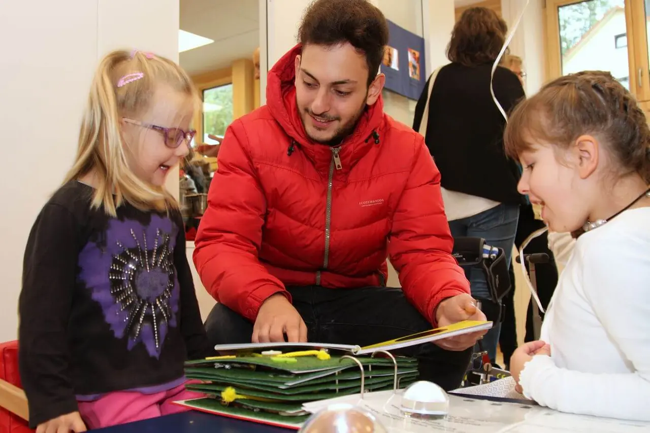 In der Mitte Melih Cerit.