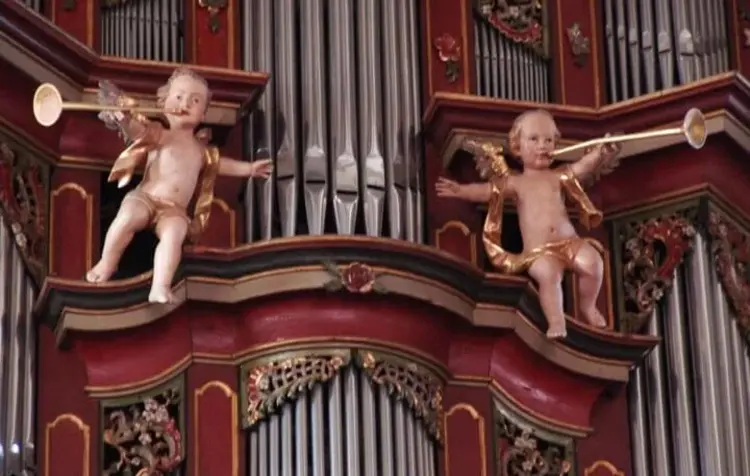 In der „Kirche des Monats“ St. Georg in Weikersheim gibt es viel zu entdecken.