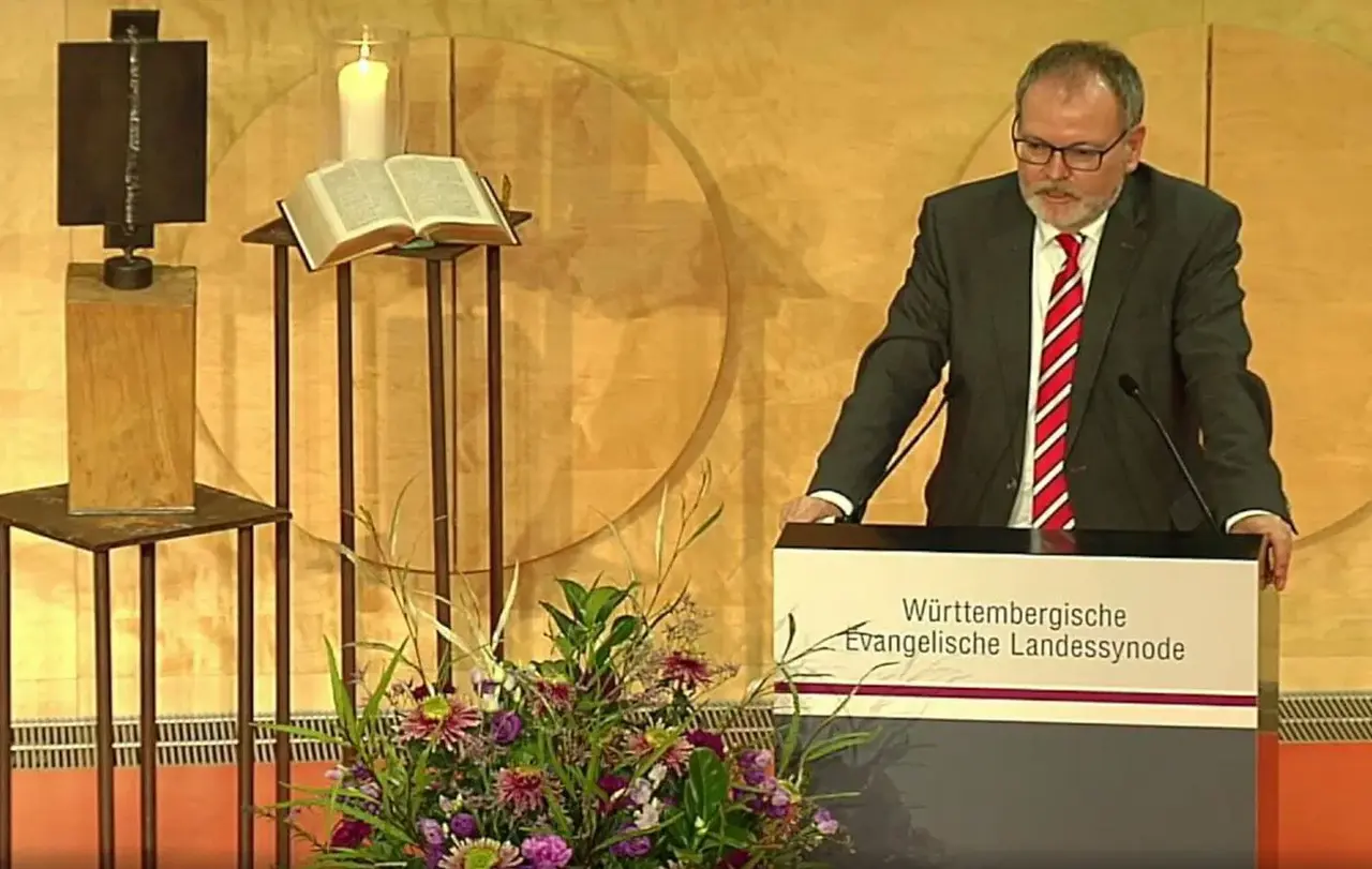 Der Direktor im Oberkirchenrat, Stefan Werner, bei der Vorstellung der Strategischen Planung.