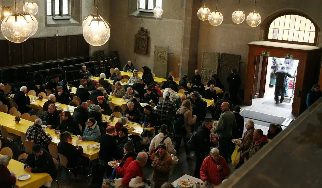 Die Mutter aller Vesperkirchen ist die Stuttgarter Leonhardskirche.