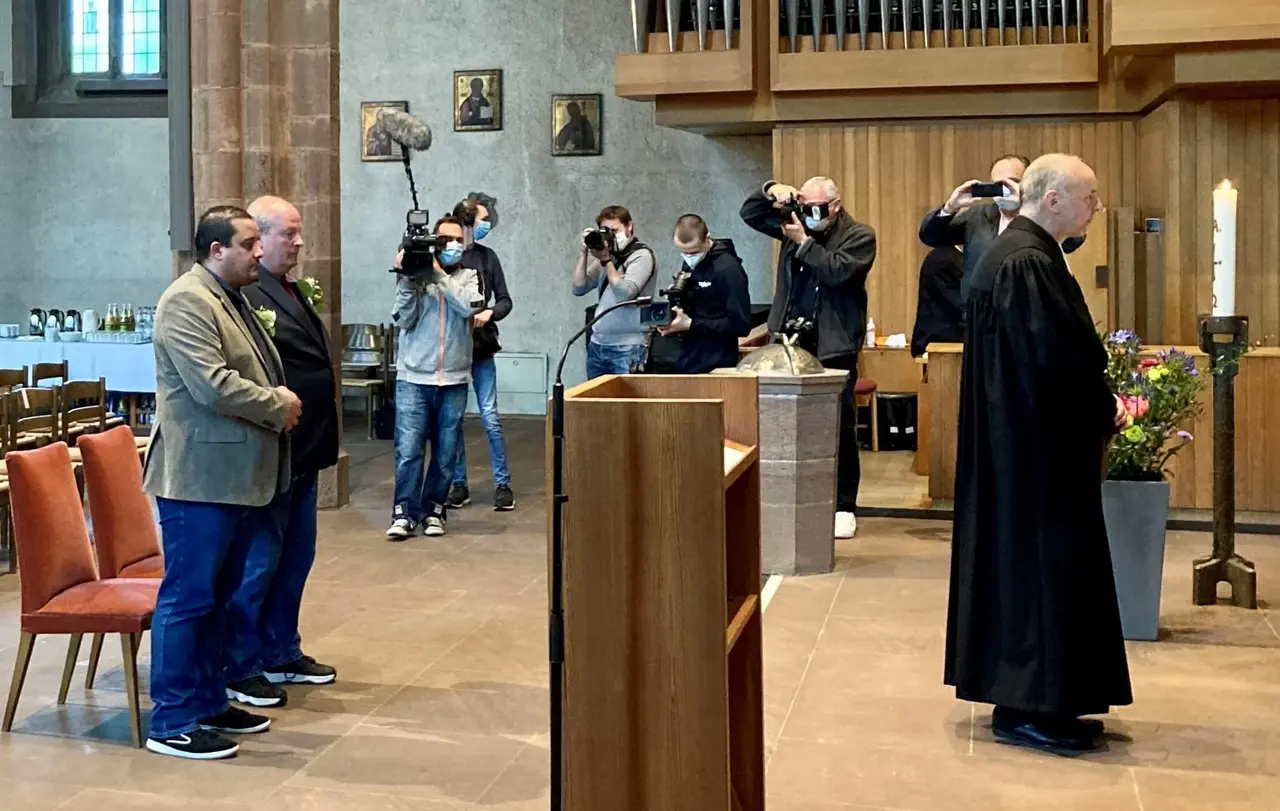 Erster Segnungsgottesdienst in der Landeskirche für ein gleichgeschlechtliches Paar
