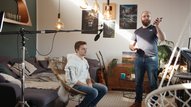 YouTuber Philipp Mickenbecker von den RealLifeGuys und Kamermann bei der Videoproduktion