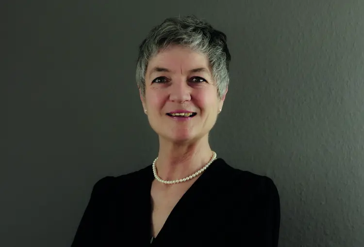 Oberkirchenrätin Carmen Rivuzumwami leitet Dezernat 2 "Bildung, Schule, Diakonat“, das sich mit allen Fragen kirchlicher Bildung beschäftigt. Es umfasst die Referate "Religionsunterricht, Schule und Bildung", "Werke und Dienste" sowie "Diakonat".