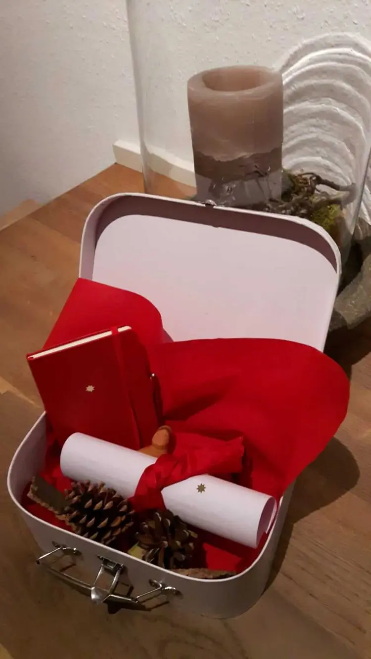 Ein Krippenkoffer geht auf die Reise.