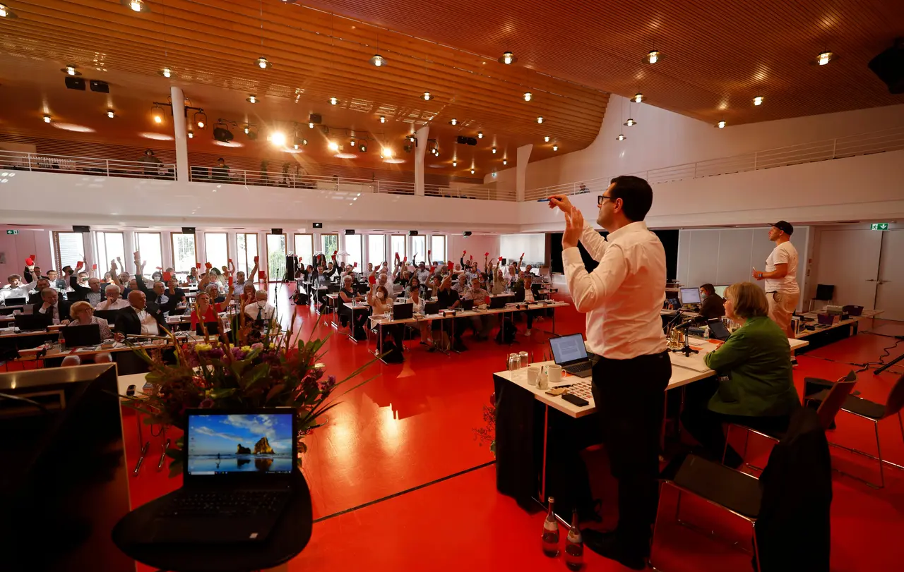 Die Synode bei der Abstimmung über die Einführung des Doppelhaushaltes für die Landeskirche.