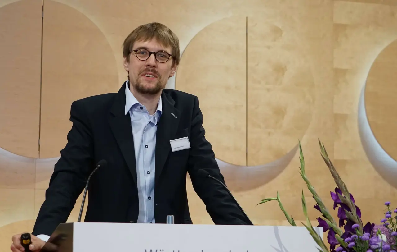 Dr. Fabian Peters