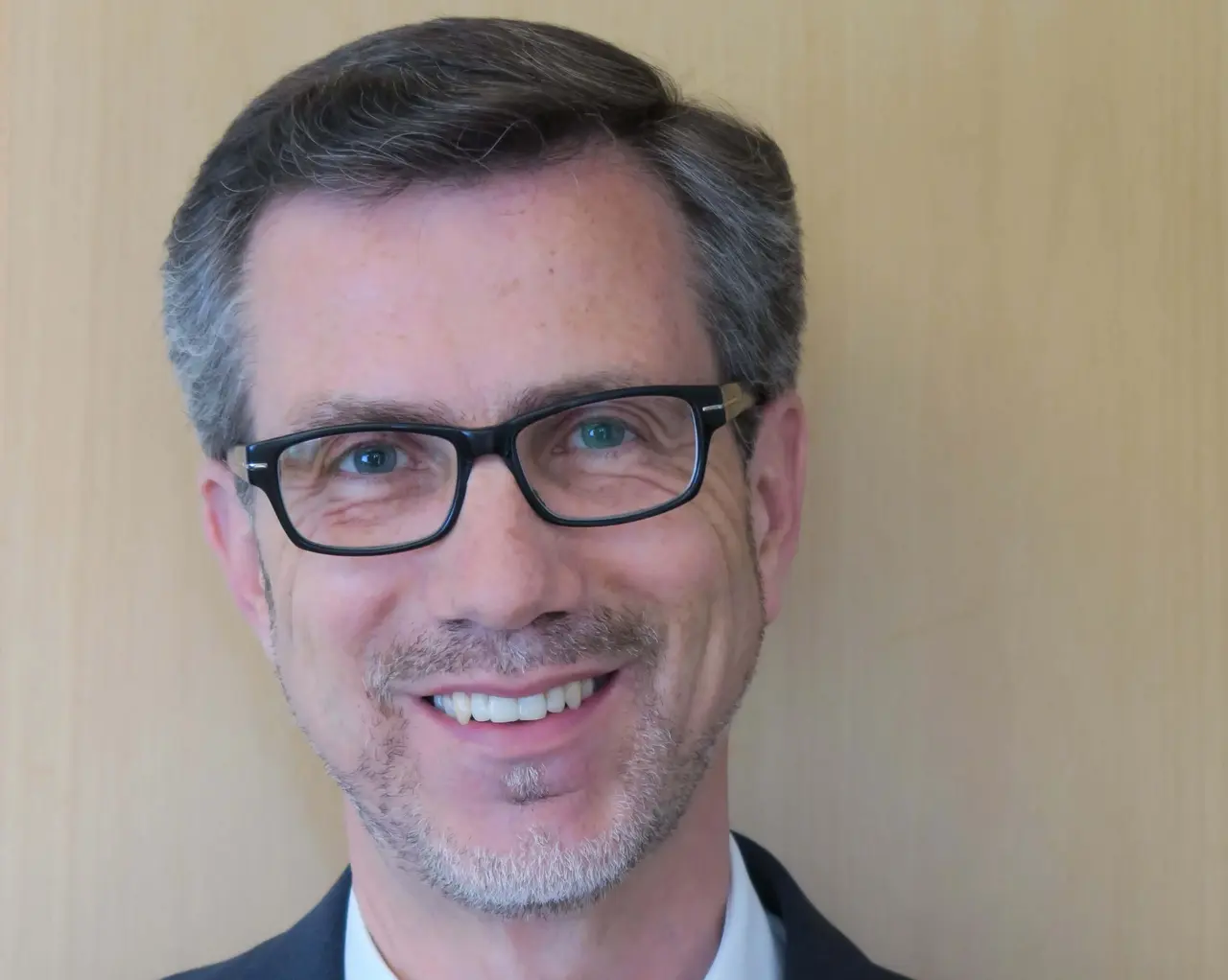 Dr. Friedmann Eißler legt den Fokus auch auf das einander kennenlernen, zuhören und miteinander reden.