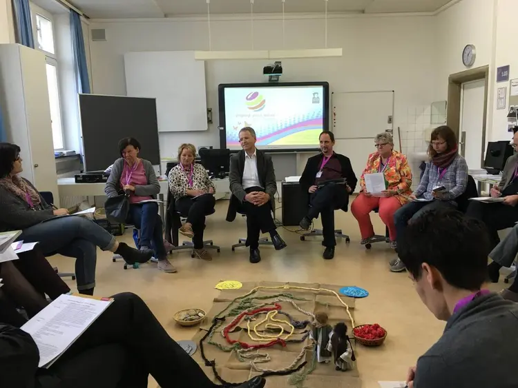Dr. Wolfgang Schnabel in seiner Runde beim Workshop "Reformationskurse".