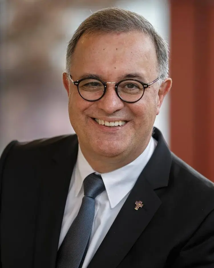 Landesbischof July wünscht zum Sommerferienende für den Alltag alles Gute, eine menschlichere Welt und dazu Gottes Segen.