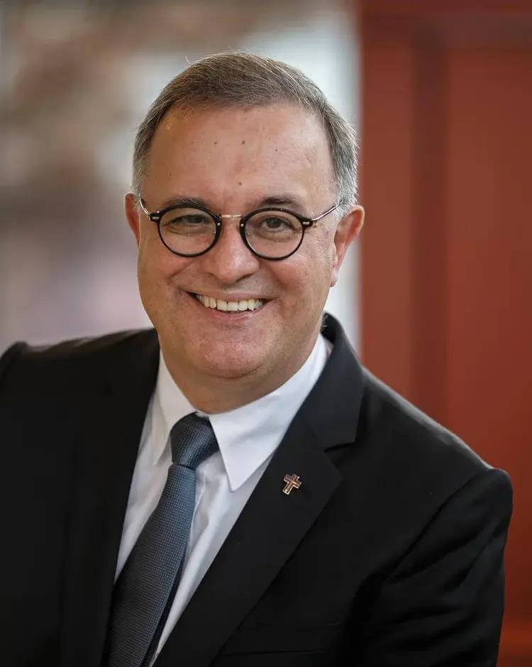 Landesbischof Dr. h. c. Frank Otfried July Landesbischof Dr. h. c. Frank Otfried July freut sich, dass bald wieder Gottesdienste möglich werden - weist aber auch auf die Verantwortung der Gemeinden hin.