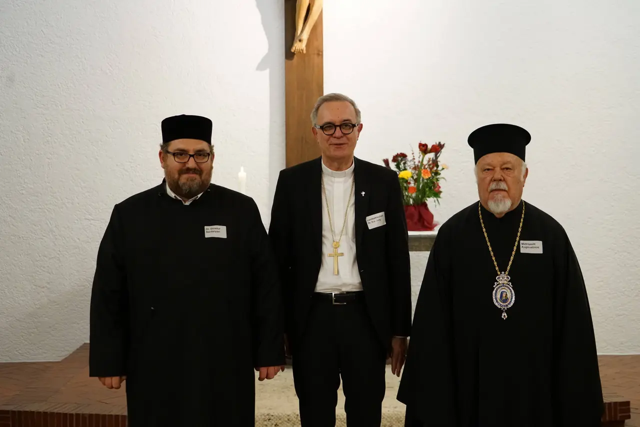 Dr. Diradur Sardaryan, Landesbischof Frank Otfried July und Metropolit Augoustinos (vlnr)