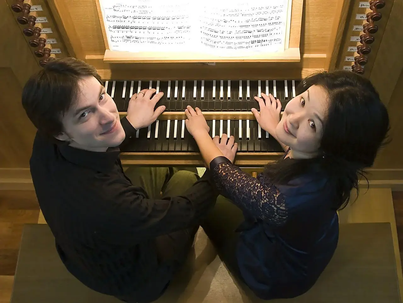 Orgel-Duo Alex Gai und Ai Yoshida