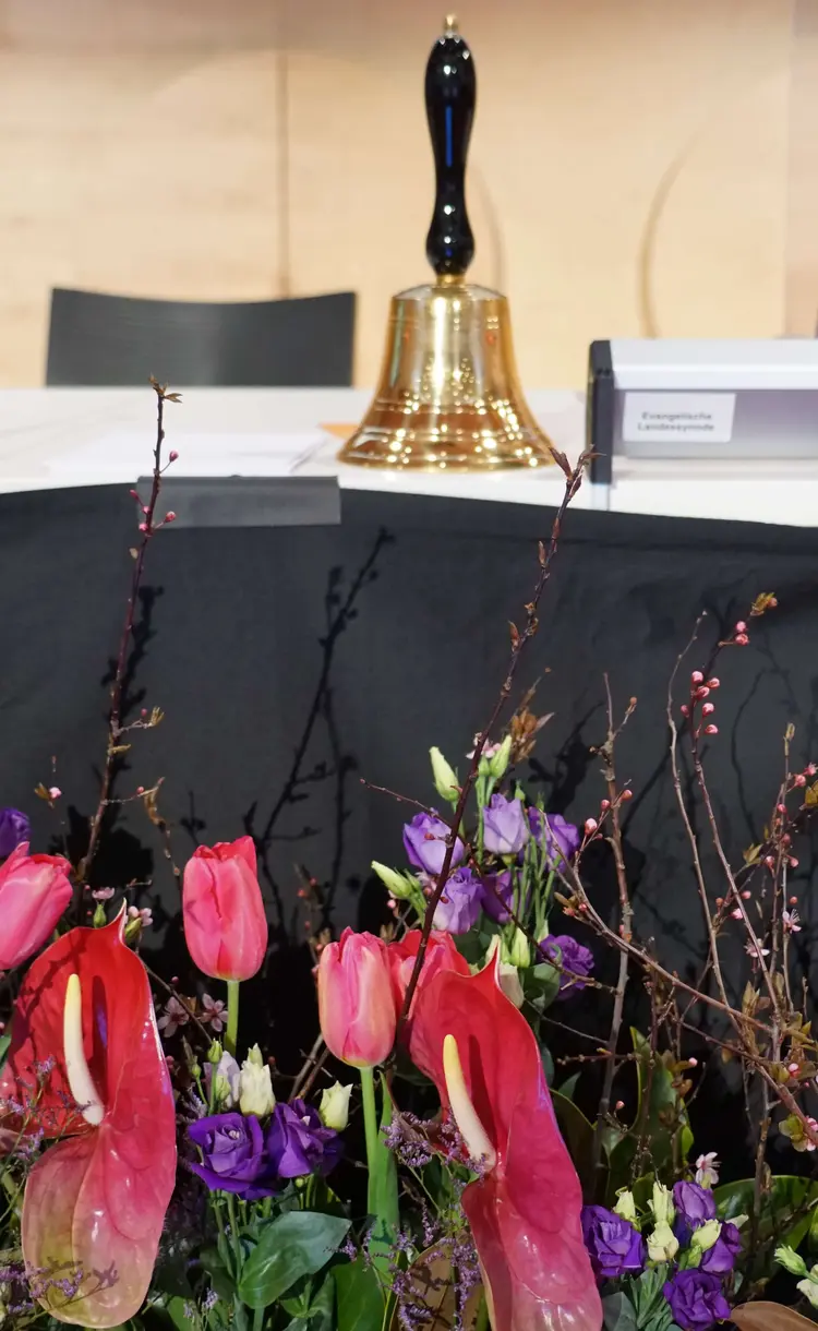 Die Bühne des Hospitalhofs war passend zum Frühlingsanfang floral geschmückt.