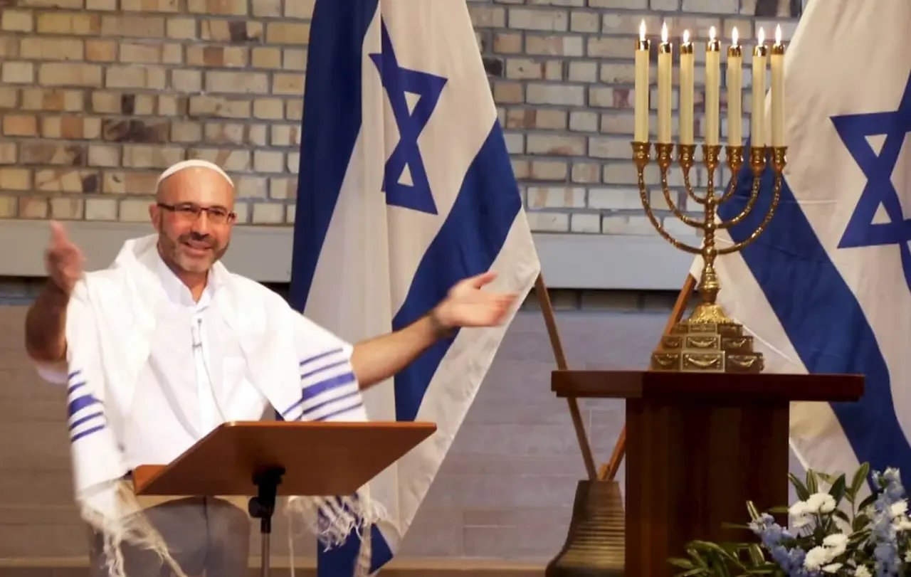 Im preisgekrönten Film kommt auch der aus der Ukraine stammende Anatoli Uschomirski zu Wort.