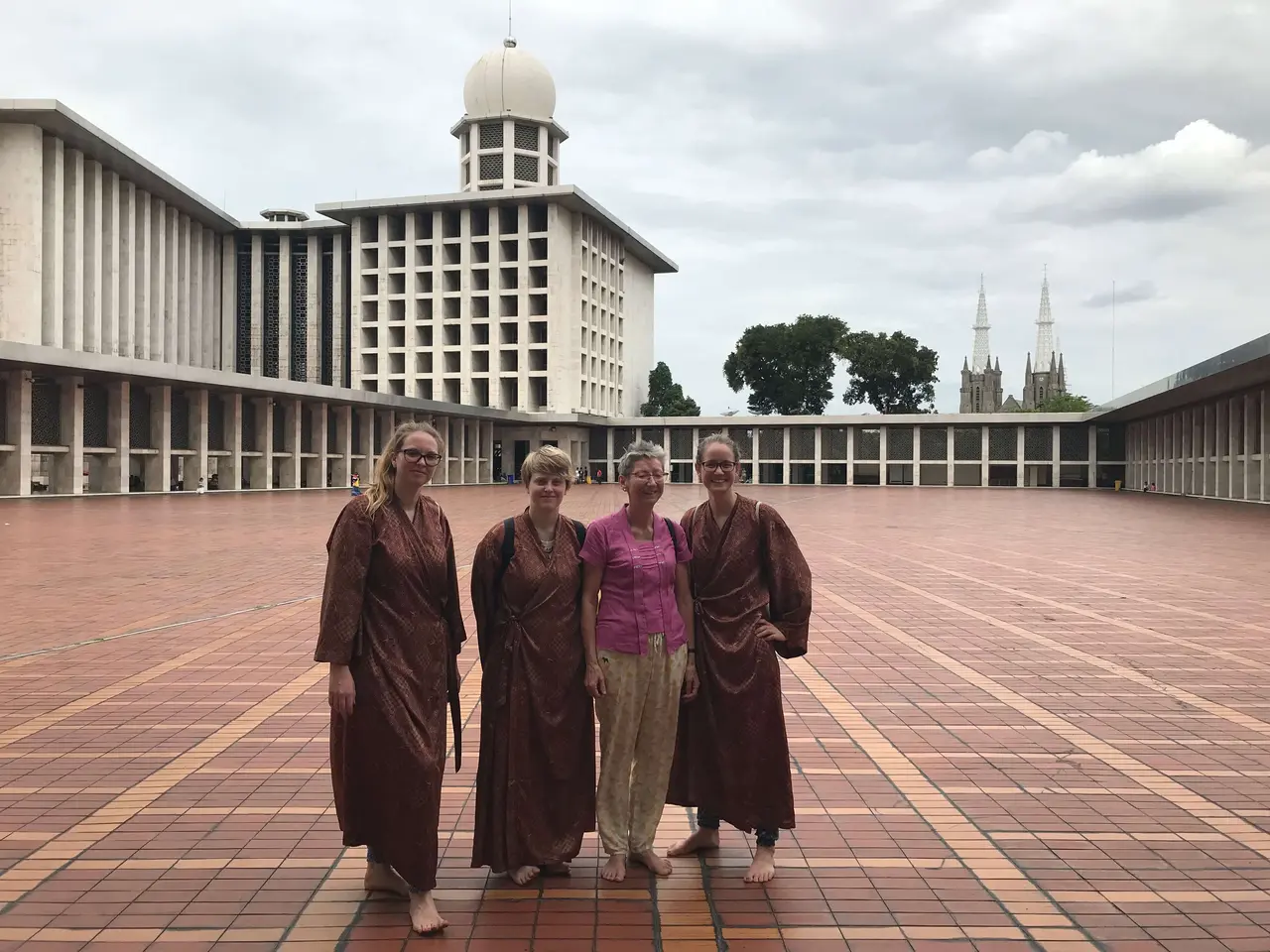Zu Besuch in der größten Moschee in Jakarta (Istiqlal-Moschee)