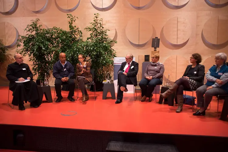 Bei einem „Podium mit Betroffenen“ kamen Flüchtlinge sowie haupt- oder ehrenamtlich in der Flüchtlingsarbeit Engagierte zu Wort.