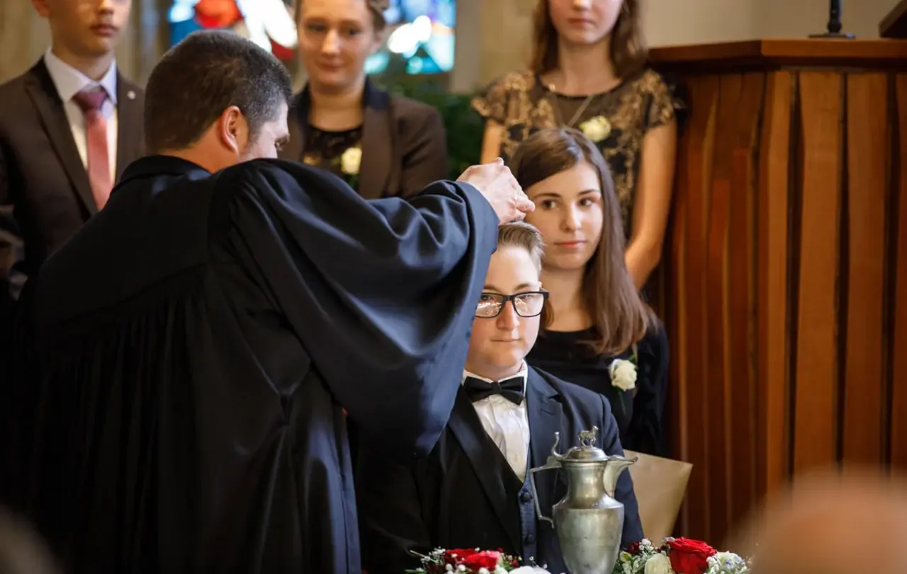 Das Tauflied von Birte Janzarik und Helmut Brand hat Jugendliche und Erwachsene im Blick.
