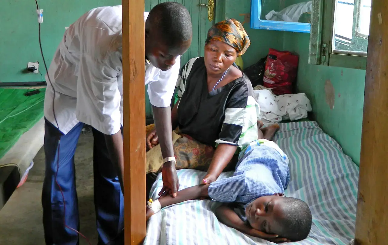 Malaria ist im Kongo weit verbreitet. Viele Patienten müssen weite Wege gehen, um medizinisch versorgt zu werden.