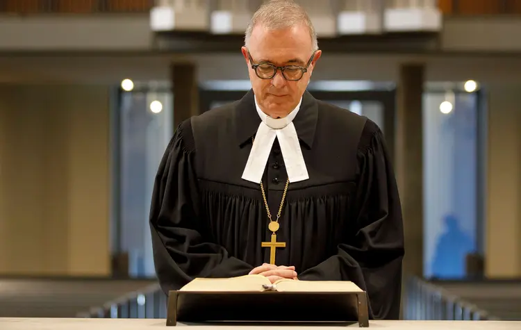 Landesbischof Dr. h. c. Frank Otfried July.