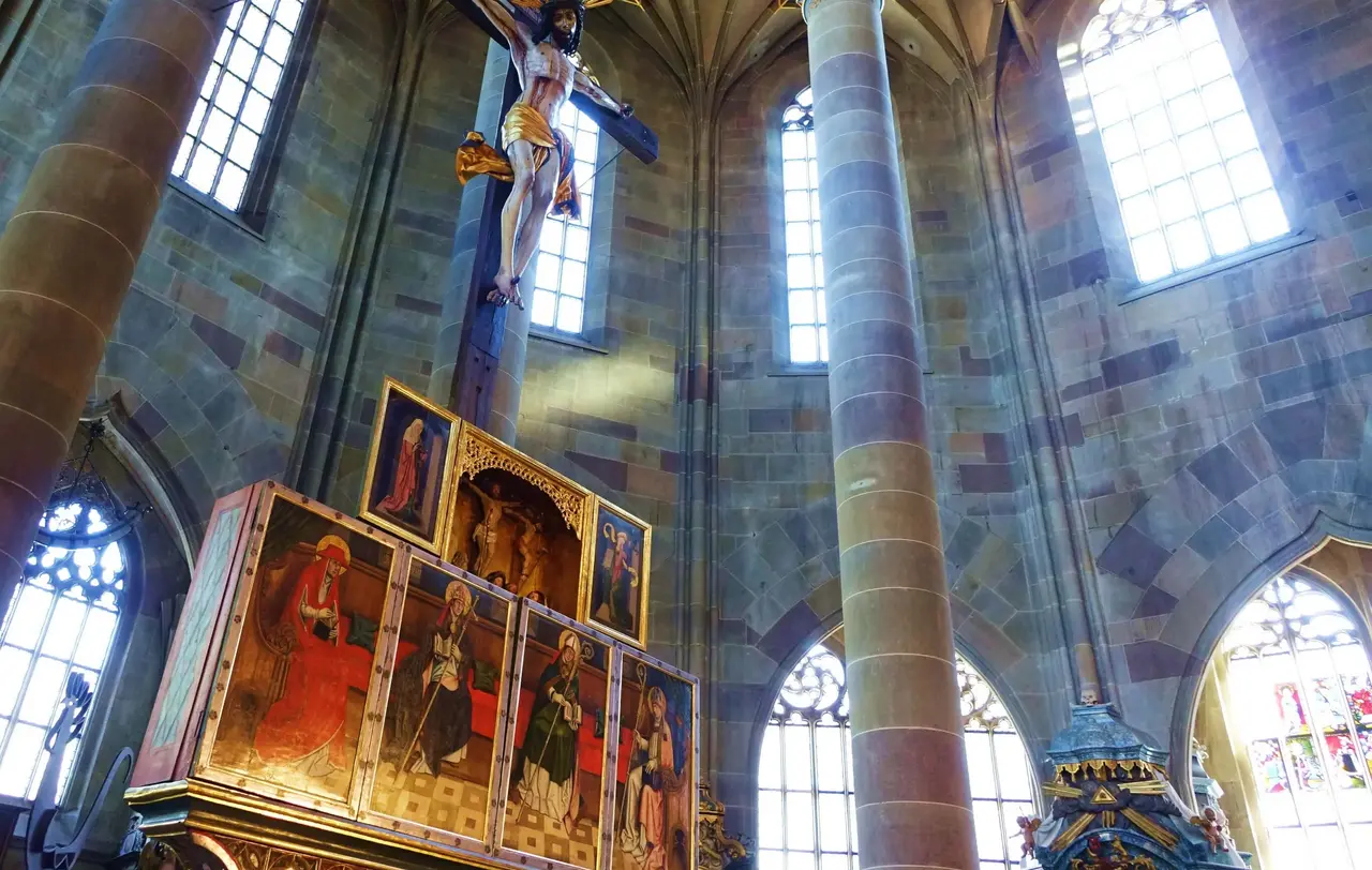 In der Schwäbisch Haller Michaelskirche wirkte Brenz als Prediger und führte als ersten Reformationsschritt das Abendmahl in evangelischer Form ein.