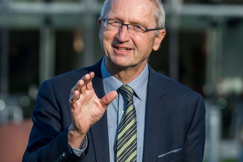Prof. Dr. Jörg Hübner ist seit 2013 Direktor der evangelischen Akademie Bad Boll.