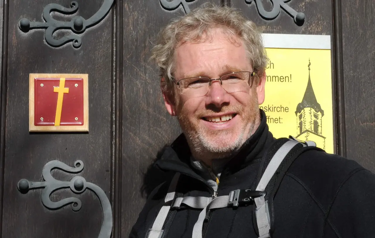 Jürgen Rist auf dem Martinsweg. Er zitiert den Theologen Peter Zimmerling: „Pilgern hilft evangelischer Spiritualität, den kontemplativen Aspekt neu zu erschließen."