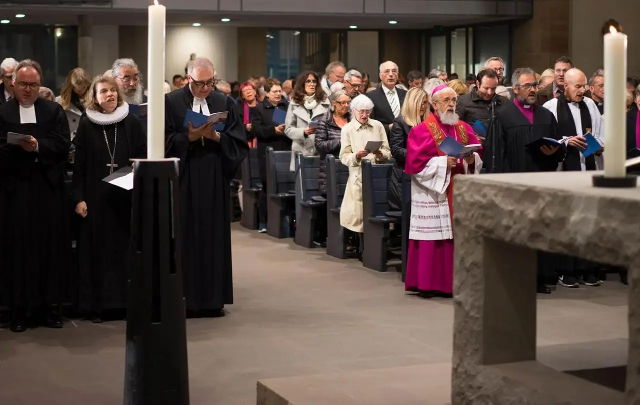 Festgottesdienst in der Stuttgarter Stiftskirche: Fünf christliche Kirchen feierten den 20. Jahrestag der Gemeinsamen Erklärung zur Rechtfertigungslehre.