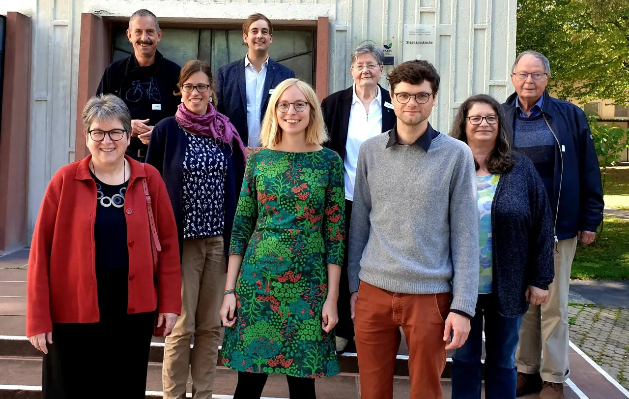 Der Vorstand der Offenen Kirche (von links): Elke Dangelmaier-Vinçon (aktualisiert: nicht mehr im Vorstand), Uli Maier, Inga Kaltschnee, Christopher Zeyher, Miriam Bauer (Vorsitzende), Gerlinde Hühn, Hans Probst (Vorsitzender), Ruth Bauer, Johannes Dürr (Rechner) Es fehlen Birgit Auth-Hofmann, Prof. Dr. Martin Plümicke und Markus Grapke.
