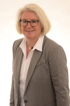  Esther Peylo