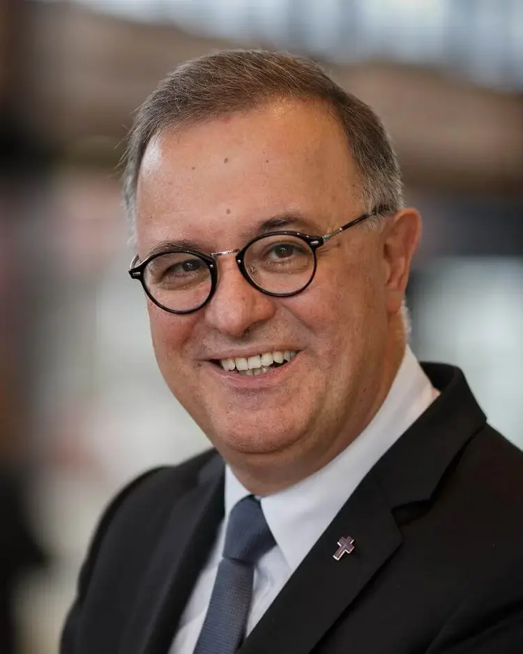 Seit 1. September 2005 ist Frank Otfried July Landesbischof der Evangelischen Landeskirche in Württemberg.