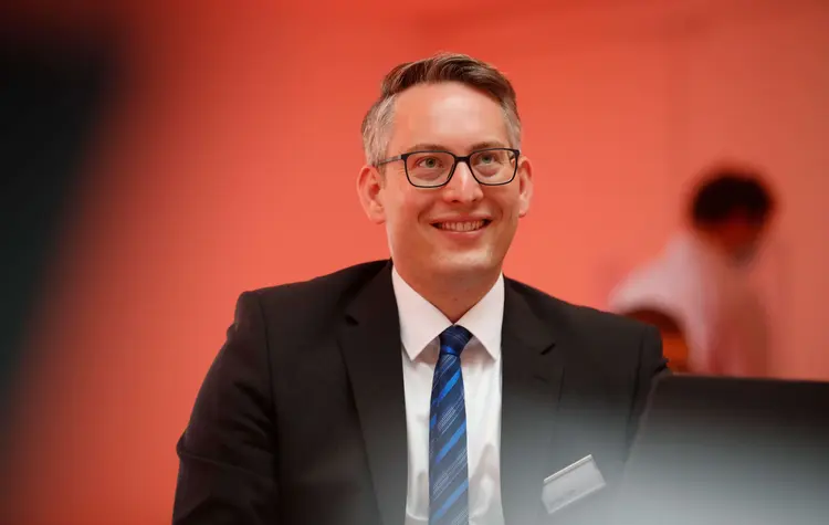 Christoph Müller, Vorsitzender des Rechtsausschusses, trug die Berichte des Rechtsausschusses vor.