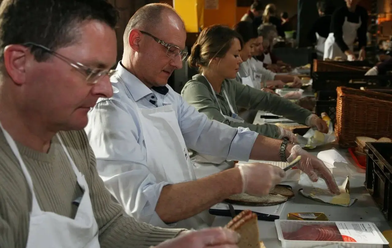 Ohne Ehrenamtliche und Spenden ginge in den Vesperkirchen nichts.