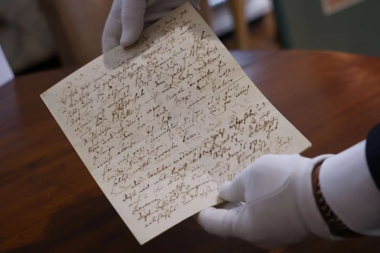 Schillerbrief Den höchsten Aufrufpreis der Auktion hat mit 15.000 Euro ein Brief von Friedrich Schiller aus dem Jahr 1794.