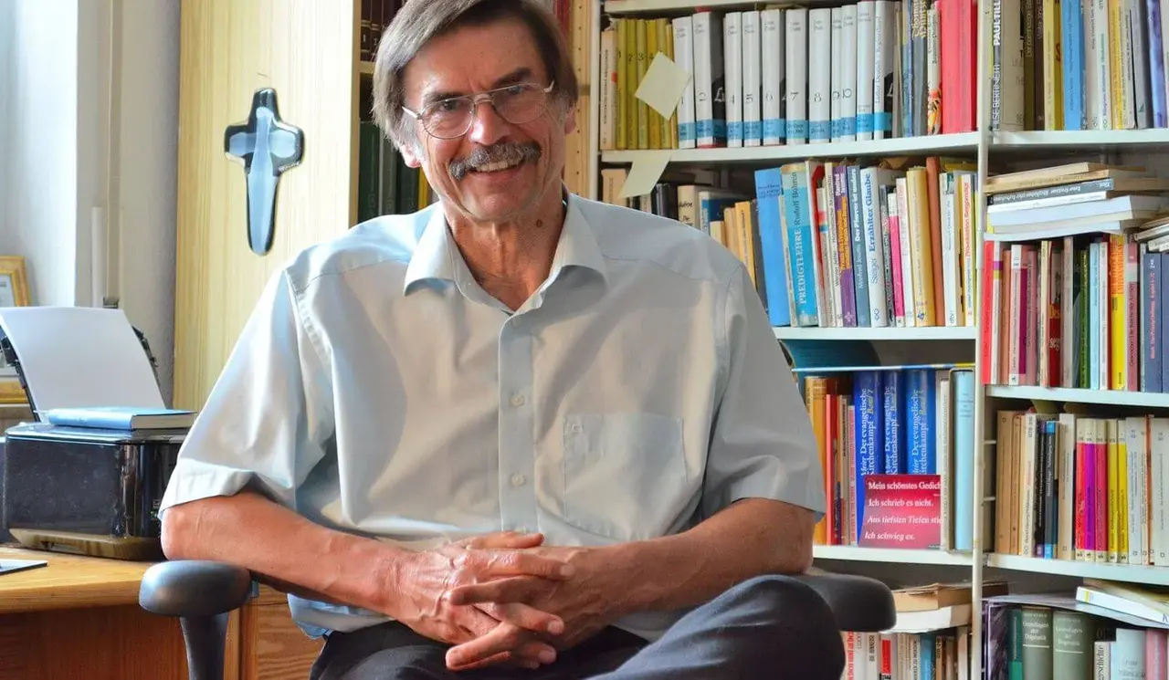 Werner Baumgarten an seinem Arbeitsplatz.