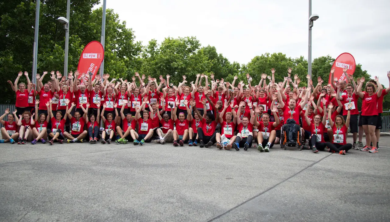 Ein Bild aus dem vergangenen Jahr: Das Laufteam des Evangelischen Jugendwerks in Württemberg - geschafft und glücklich.