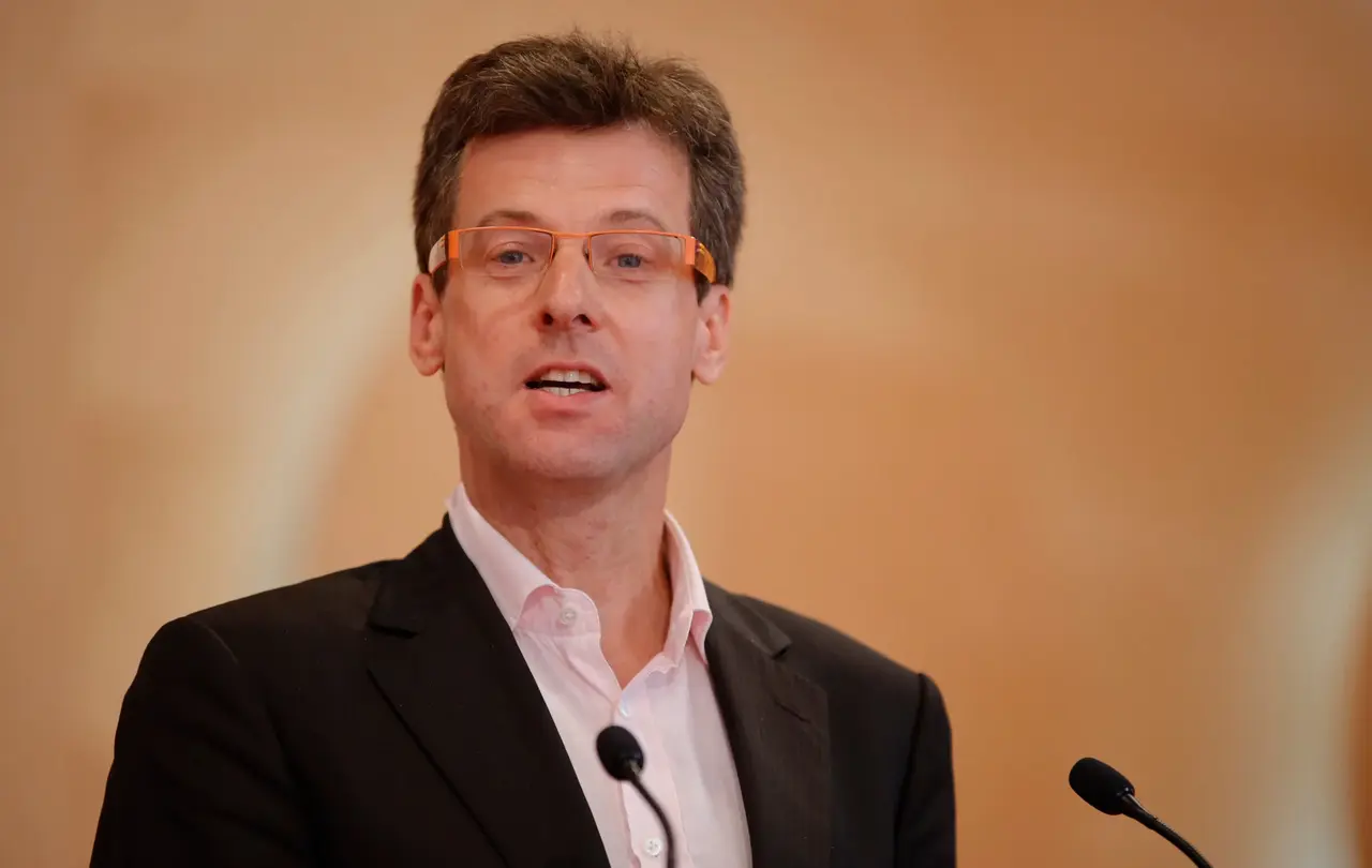 Matthias Vosseler bringt das Votum des Gesprächskreises „Kirche für morgen" ein