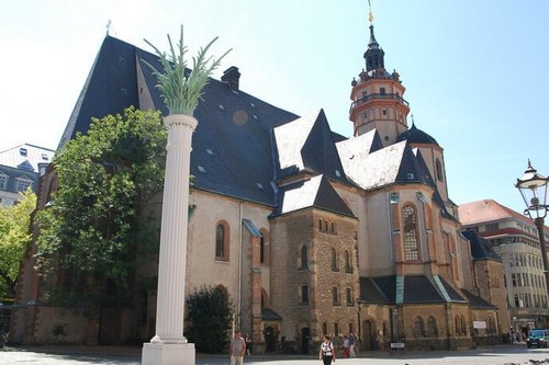 Die Nikolaikirche in Leipzig: Hier organisierten die Pfarrer Christian Führer und Christoph Wonneberger  die Friedensgebete, die zur friedlichen Revolution in der DDR maßgeblich beitrugen.
