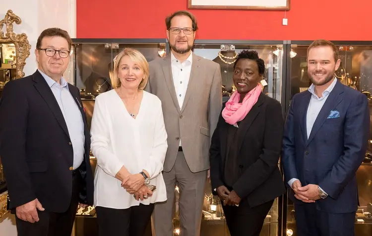 Franz Eppli, Gabriele Eppli, Helmut Liebs, Auma Obama und Ferdinand Eppli (vlnr)