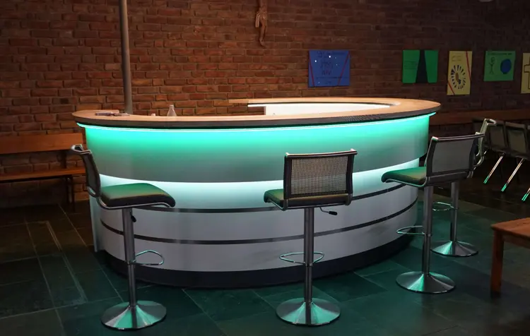 Die Theke in der Versöhnungskirche Nürtingen.