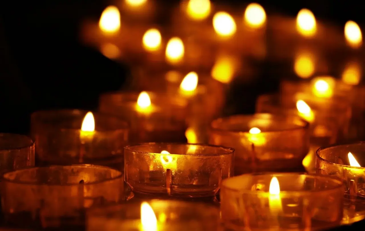 Trauer - und Erinnerung an die Opfer der Familientragödie in Rot am See (Symbolbild).