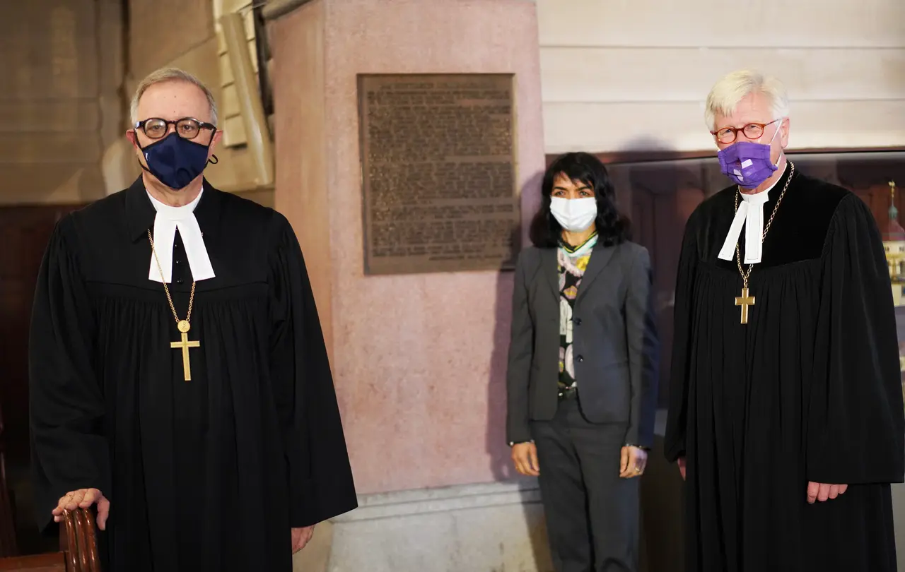 Landesbischof Dr. h. c. Frank Otfried July, Muhterem Arras (Präsidentin des Baden-Württembergischen Landtags) und Heinrich Bedford-Strohm (Ratsvorsitzender der EKD), v.l.n.r.