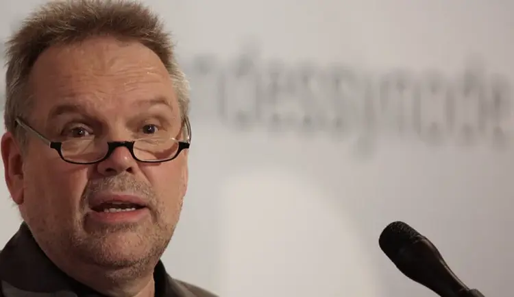 Reinhard Lambert Auer vor der Württembergischen Evangelischen Landessynode bei der Sommertagung 2015 im Stuttgarter Hospitalhof.