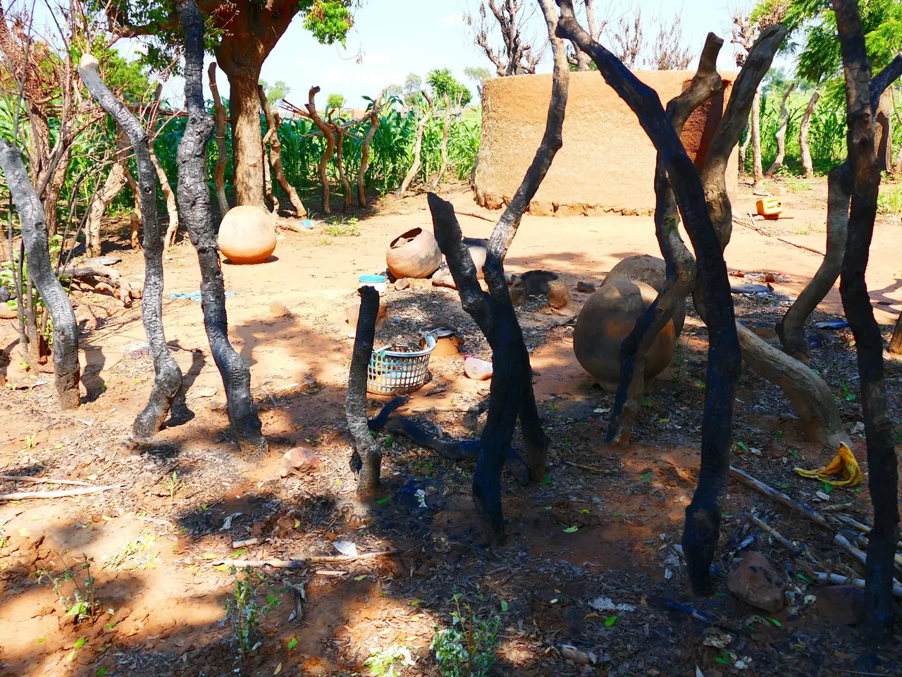 Boko Haram bedroht im Nordosten Nigerias nach wie vor die Bevölkerung. Einheimische Kirchenvertreter berichten Landesbischof July und seiner Delegation von Anschlägen vor allem auf christliche Dörfer.