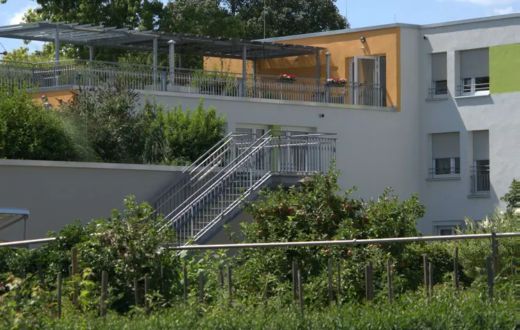 Das Wohn- und Pflegestift in Großheppach, benannt nach Wilhelmine Canz, er Begründerin der  Großheppacher Schwesternschaft steht.