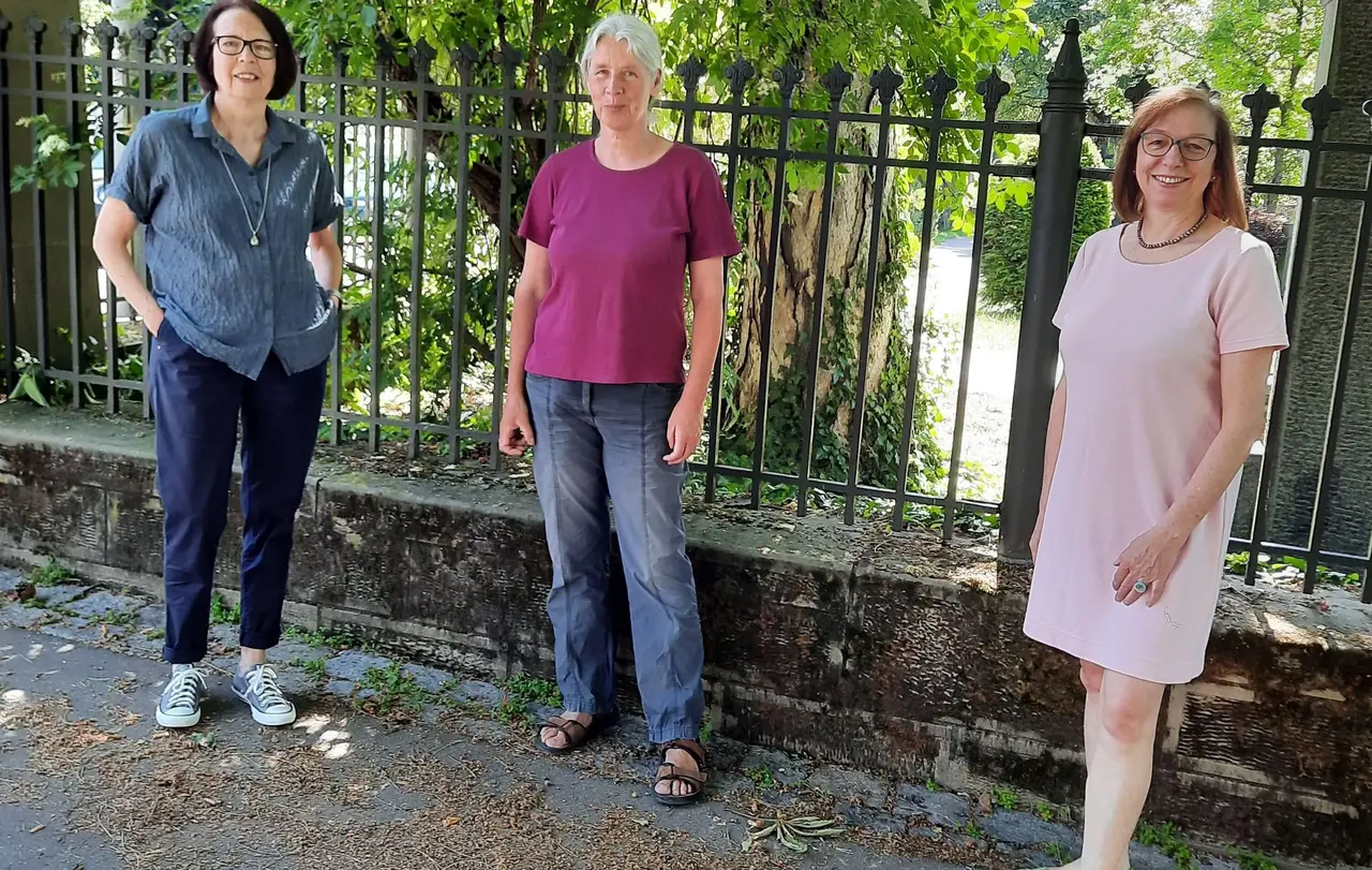 V.l.n.r.: Dagmar Bahr, Doris Ayena (beide Heimstatt Esslingen e.V.) und Barbara Straub (Amt für Chancengleichheit der Stadt Esslingen) vermitteln privaten Wohnraum an Frauen in Not.