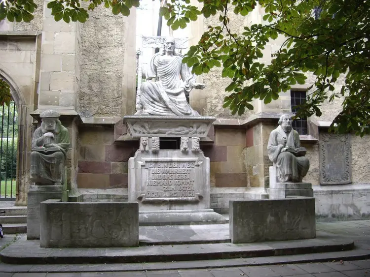 Reformationsdenkmal vor dem Stuttgarter Hospitalhof