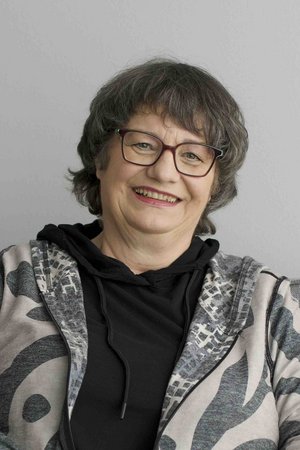  Ruth Bauer