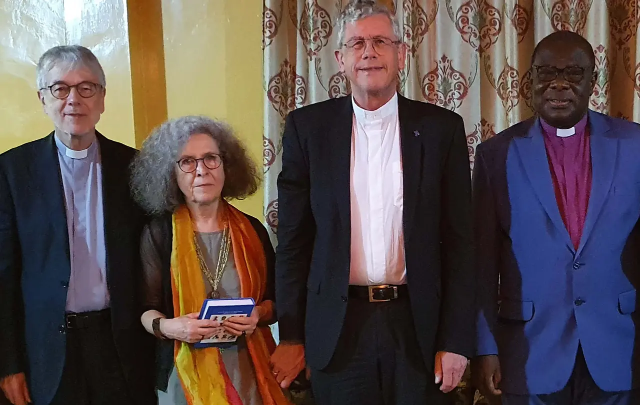 Dr. Bernhard Dinkelaker, Marget Dinkelaker, Dr. Ulrich Heckel und Moderator Prof. Dr. J. O. Y. Mante bei ihrem Treffen in Tema.