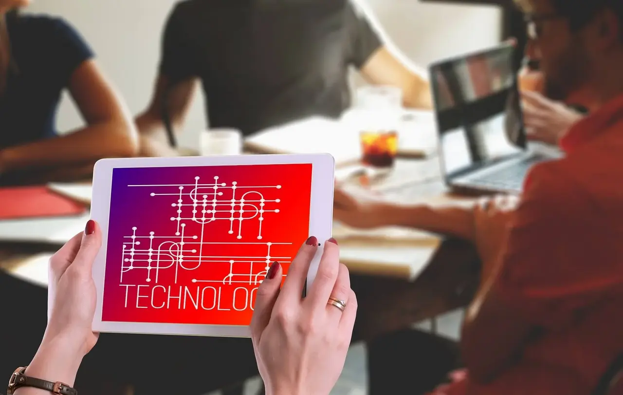 Digitallotsen können Kirchengemeinden bei ihren Digitalisierungsprojekten unterstützen.