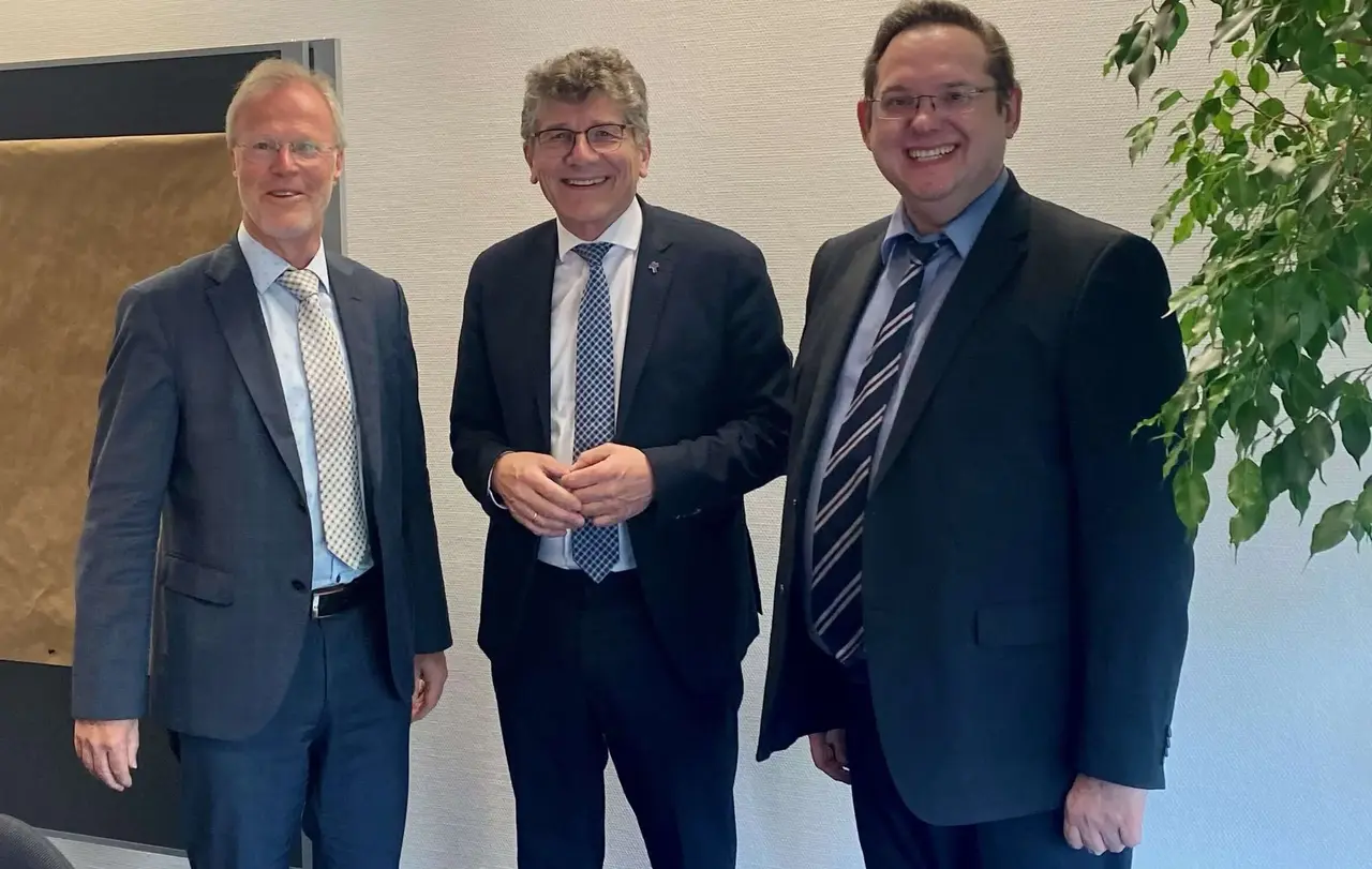 Dr. Eberhard Natter, Landesbischof Ernst-Wilhelm Gohl und Daniel Obst.